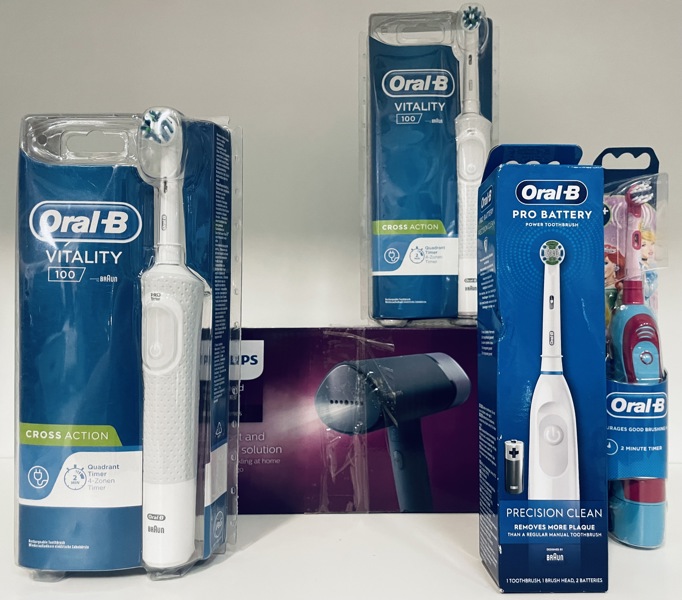 Philips 3000 Series håndholdt damper (STH3000/20), 2 Oral-B Vitality 100 el- tandbørster, Oral-B Precision Clean el-tandbørste samt Oral-B el-tandbørste (børn) - (P 260, 409/24)