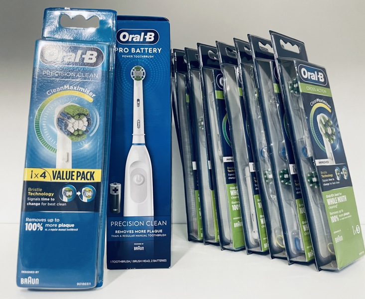 Oral-B Precision Clean el-tandbørste, 8 stk. 3-pack Oral-B Cross Action børstehoveder samt Oral-B 4-pack Precision Clean børstehoveder (P 259/24)