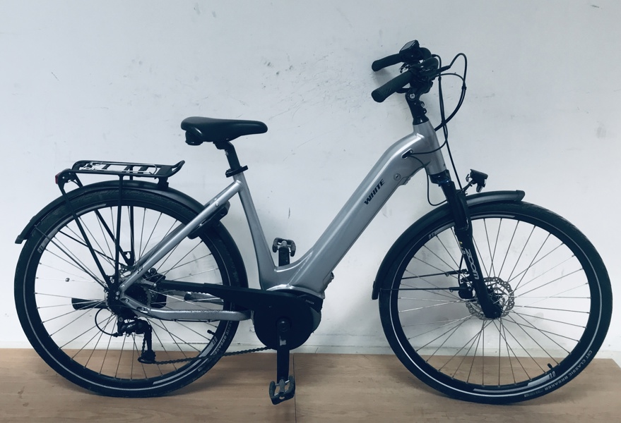 +M: White Trekking 3,0 el-damecykel u. batteri. M. Bosch Activeline Plus centermotor (Å 2025-1493)