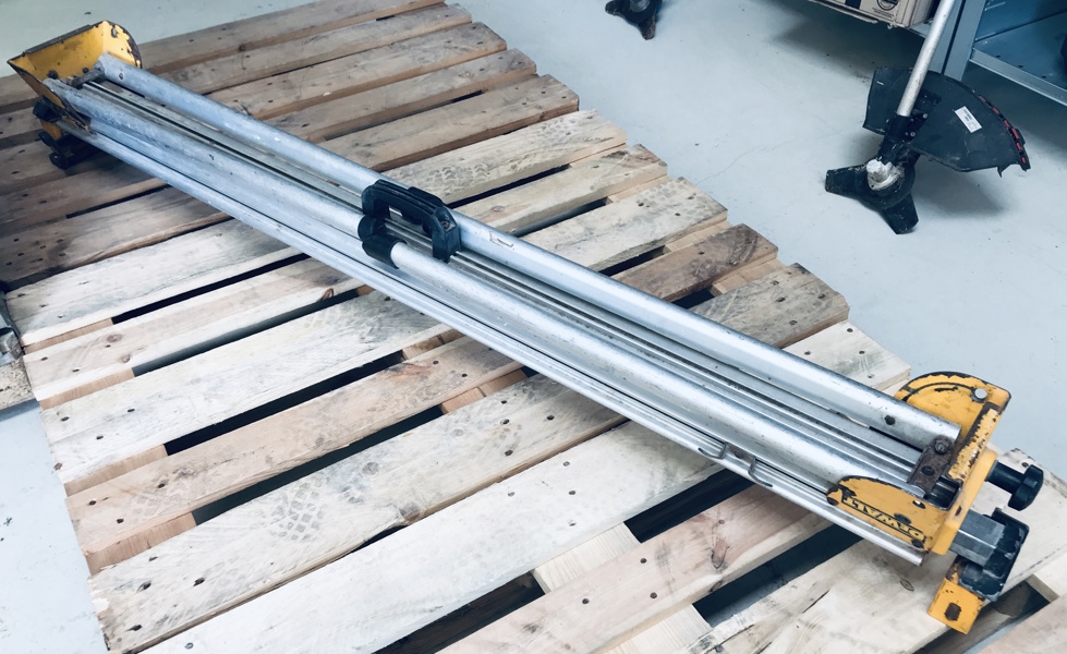 DeWALT DE 7023 arbejdsstation til geringssave