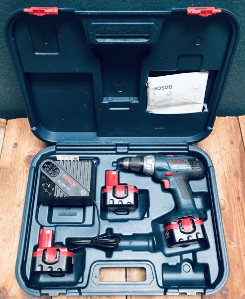 Bosch GSR 14,4 VE-2 (akku) boremaskine m. AL 1450 DV oplader samt 3 stk. 14,4 batterier 
