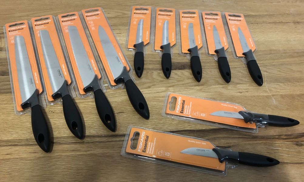 11 Fiskars Essentiel Form knive - beskrivelse (*4) - (P 308, 309, 310, 311, 312, 313, 315, 316, 317, 318, 320/24)