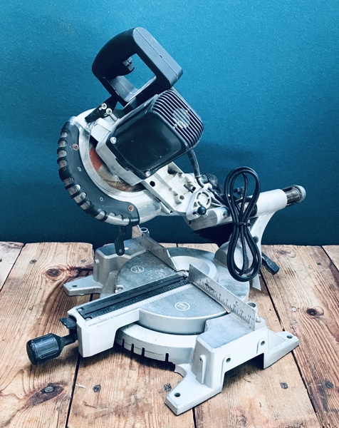 +M: BlackBull kap- og geringssav (1800w) - (Ra 2026-0160)