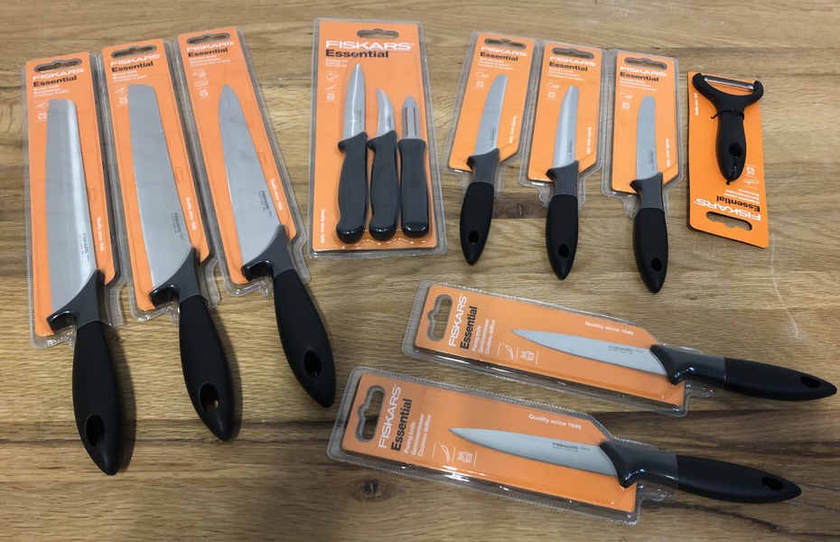 10 Fiskars Essentiel Form knive - se beskrivelse (P 308, 309, 310, 311, 312, 313, 315, 316, 317, 318, 320, 321/24)