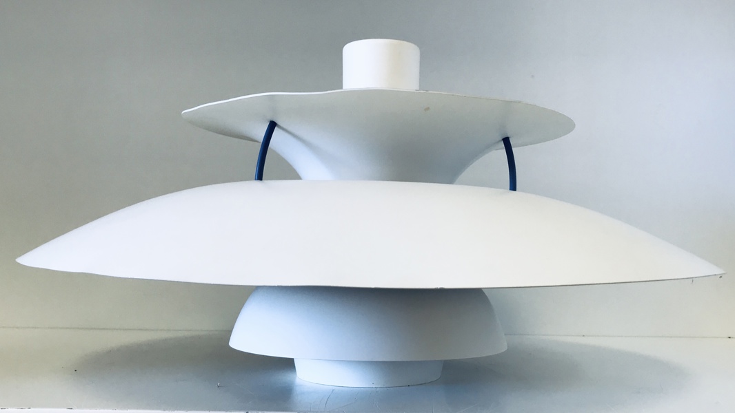 +M: Poul Henningsen (1894-1967) PH 5 pendel, fremstillet ved Louis Poulsen (Å 2026-0785)