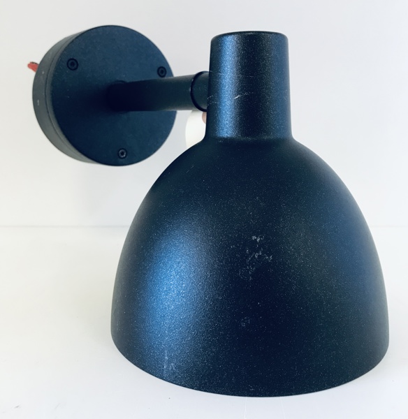 +M: Louis Poulsen (1871-1934) Toldbod 155 udendørs væglampe fremstillet ved Louis Poulsen (H 157/25)