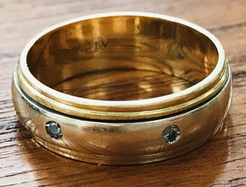Guld: Atlantis ring udført i 14 kt. guld (585)
