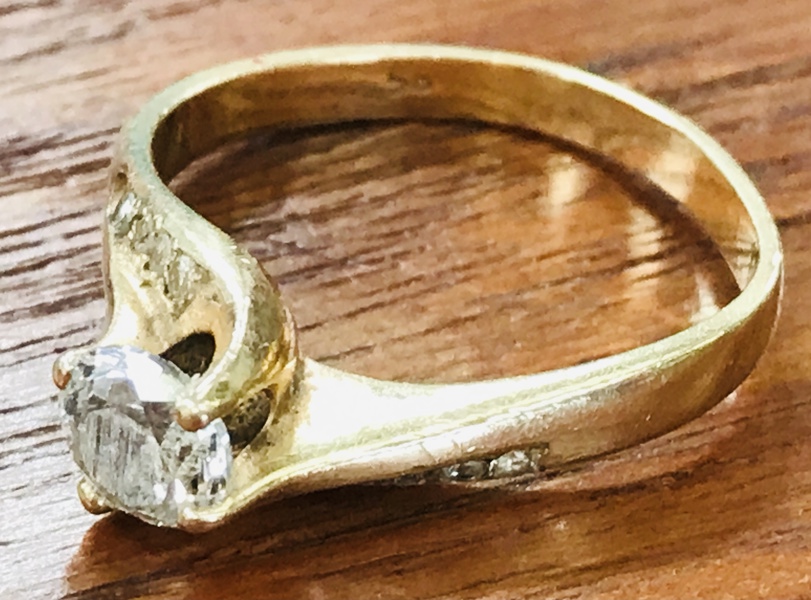 Guld: Cleopatra ring udført i 14 kt. guld (585)