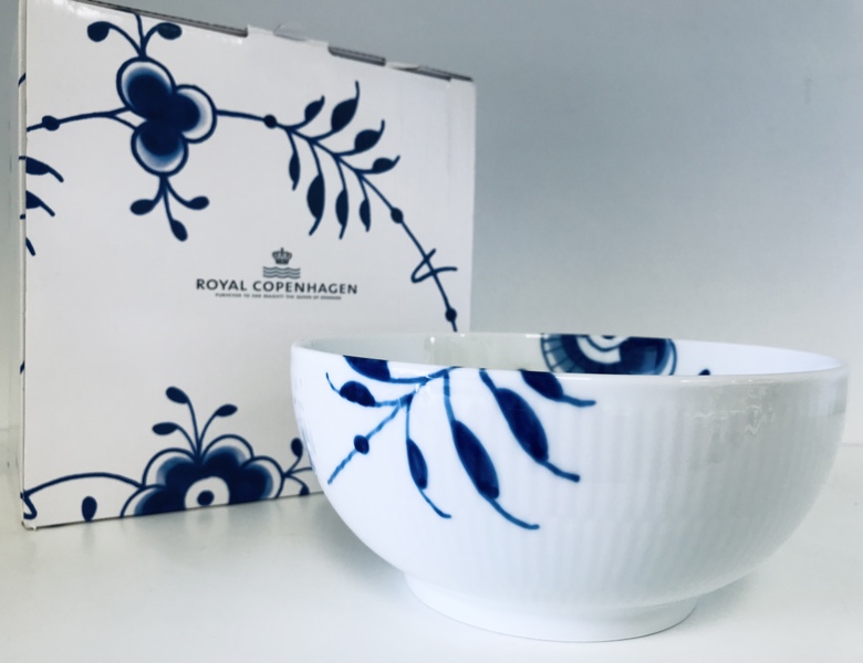 Royal Copenhagen Blå Mega Riflet skål (18cm) - (Å 2026-0866)