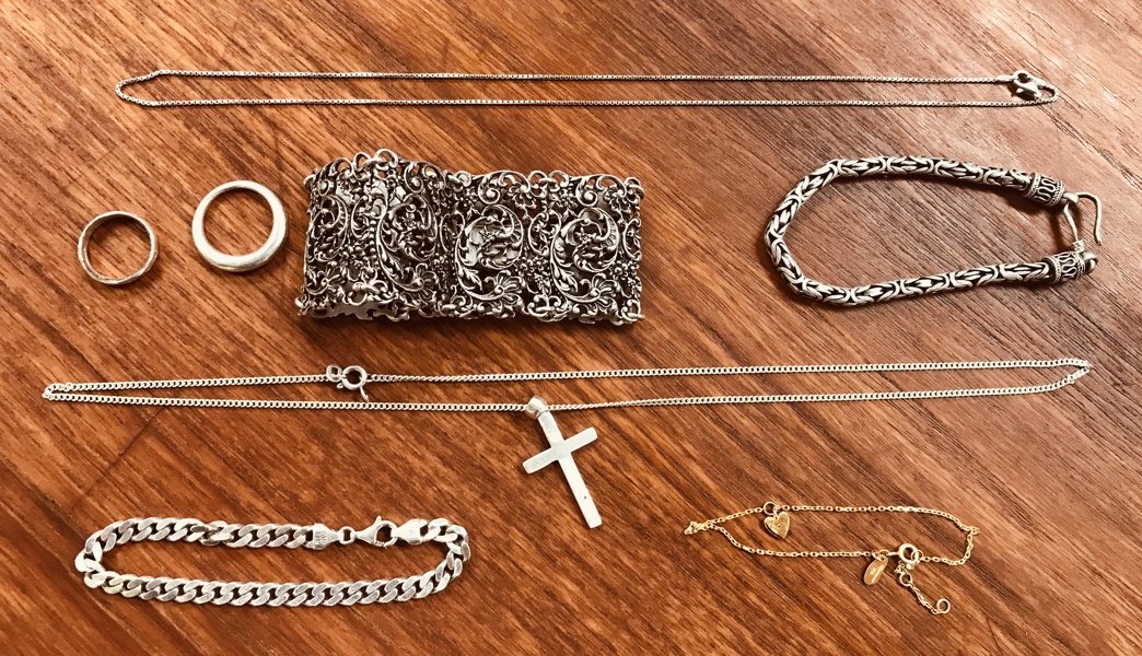 +M: Samling af sølvsmykker - herunder bred filigranarmring af sølv (800), kongearmbånd og panserarmbånd af sterlingsølv (925), Lié Studio 'The Nanna Ring' af sterlingsølv (925), N.O. Andersen m.fl.