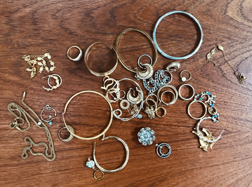 +M: Samling af smykker - herunder Camilla Krøyer Jewellery armlænke, Camille Brinch Jewellery, Leve armlænke, sølvsmykker m.fl. (Å 2026-0840)