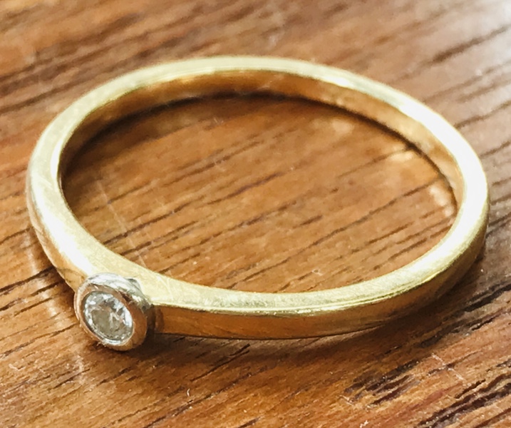 +M: Guld: Chanti ring udført i 14 kt. (585), prydet m. brillantslebet diamant  