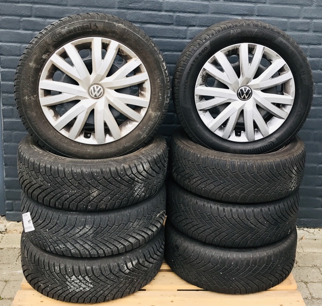 2 sæt VW Stålfælge (8 enheder) - heriblandt 4 (16") m. Continental Wintercontact vinterdæk (205/55/R16) samt 4 (16") m. Continental Wintercontact vinterdæk (205/55/R16)