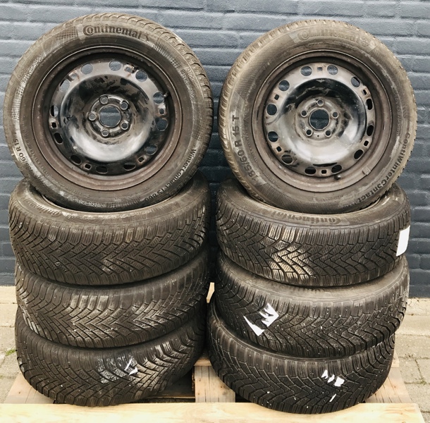 2 sæt Stålfælge (8 enheder) - heriblandt 4 (15") m. Continental Wintercontact vinterdæk (185/60/R15) samt 4 (15") m. Continental Contiwintercontact vinterdæk (185/60/R15)