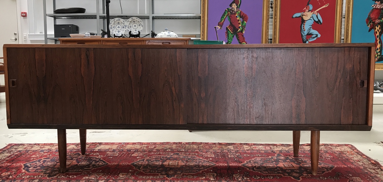 Brouer Møbelfabrik: mid-century lav skænk af palisander med klassiske linjer fra dansk møbeldesign (skal ses)