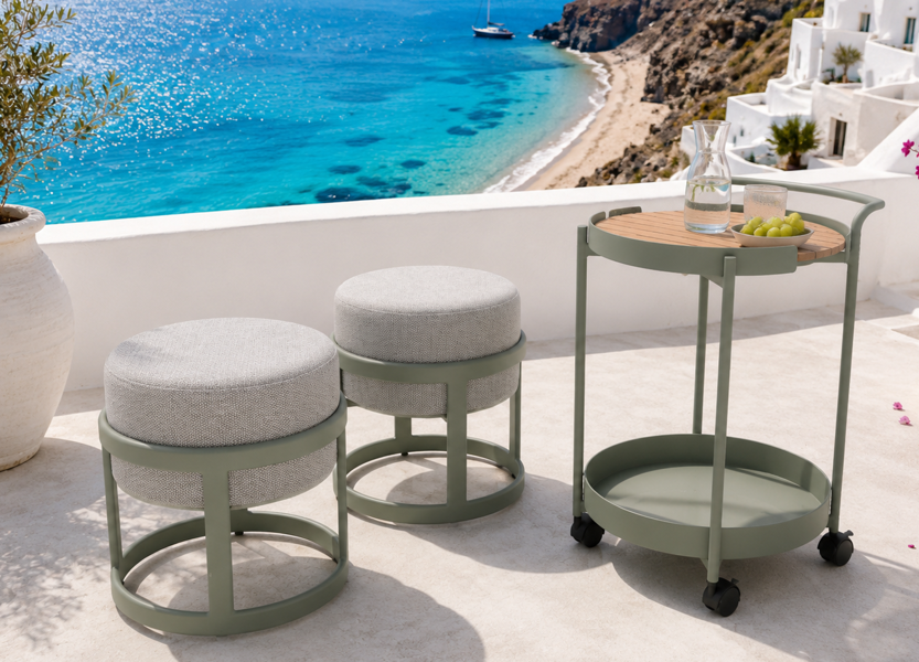 +M: Santorini Bloom Trolley rulle-/bakkebord (dusty olive) samt 2 puffer/taburetter  (dusty olive), fremstillet ved Lexpo 