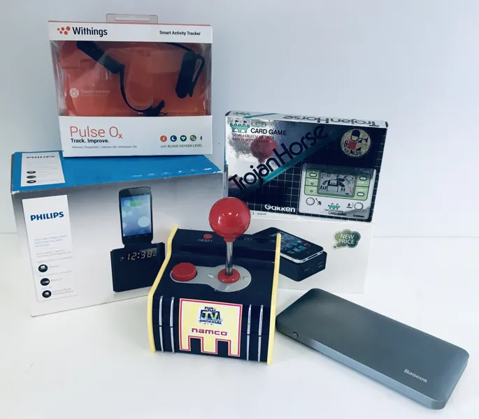 Samling af varieret elektronisk gadgets og brugsgenstande (6 enheder) - se beskrivelse