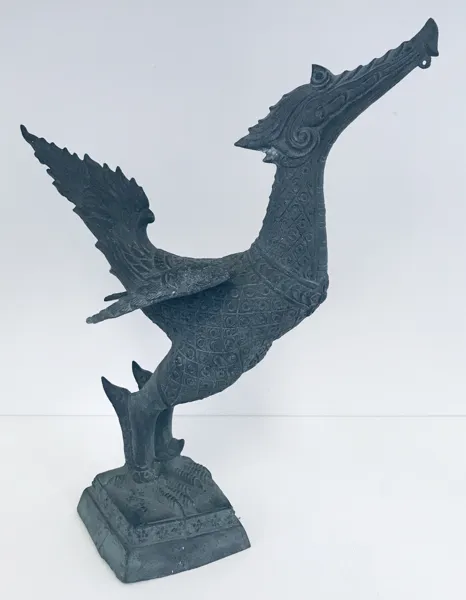 Haveskulptur i form á Hongsa, af patineret bronze