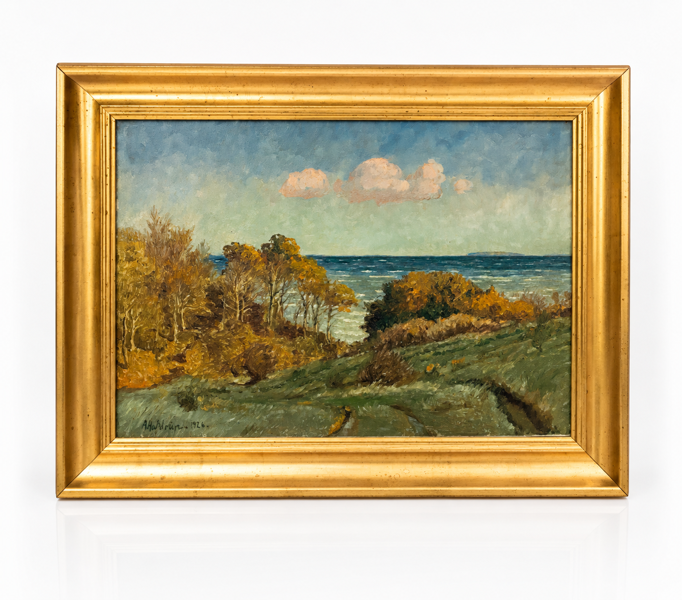 Maleri skabt af Aksel Haldrup (1890–1977), 'Kystlandskab med træer, bakker og hav i baggrunden'