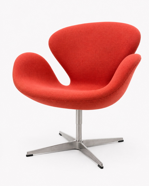 +M: Arne Jacobsen (1902-1971): Svanen loungestol i fuldpolstret uldstof m. 4-pas fod , fremstillet hos Fritz Hansen (Å 2026-0212)
