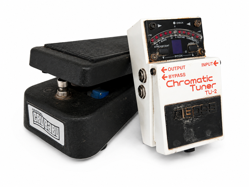 Jim Dunlop Cry Baby (GCB95) effektpedal samt Boss TU-2 Chromatic Tuner