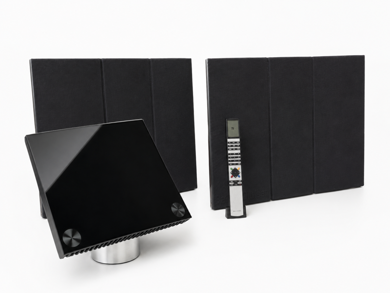 Bang & Olufsen: BeoSound 4 multi-/medieafspiller, 2 stk.  RL 60 højttalere m. vægophæng samt Beo 4 fjenbetjening m. vægbeslag (nyt)