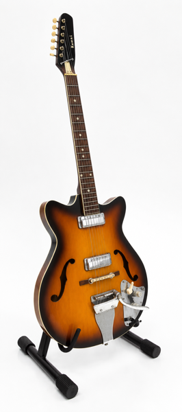 Kawai 1960'erne halvakustisk elguitar, fremstillet i Japan. Med 2 stk. IMG Stage Line guitarvægophæng.
