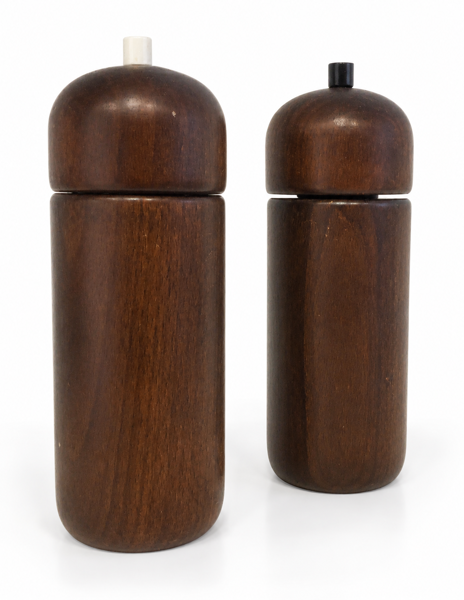 Vintage mid-century dansk design salt- og peberkværnsæt i palisander m. plast-/bakelitknop på toppen.