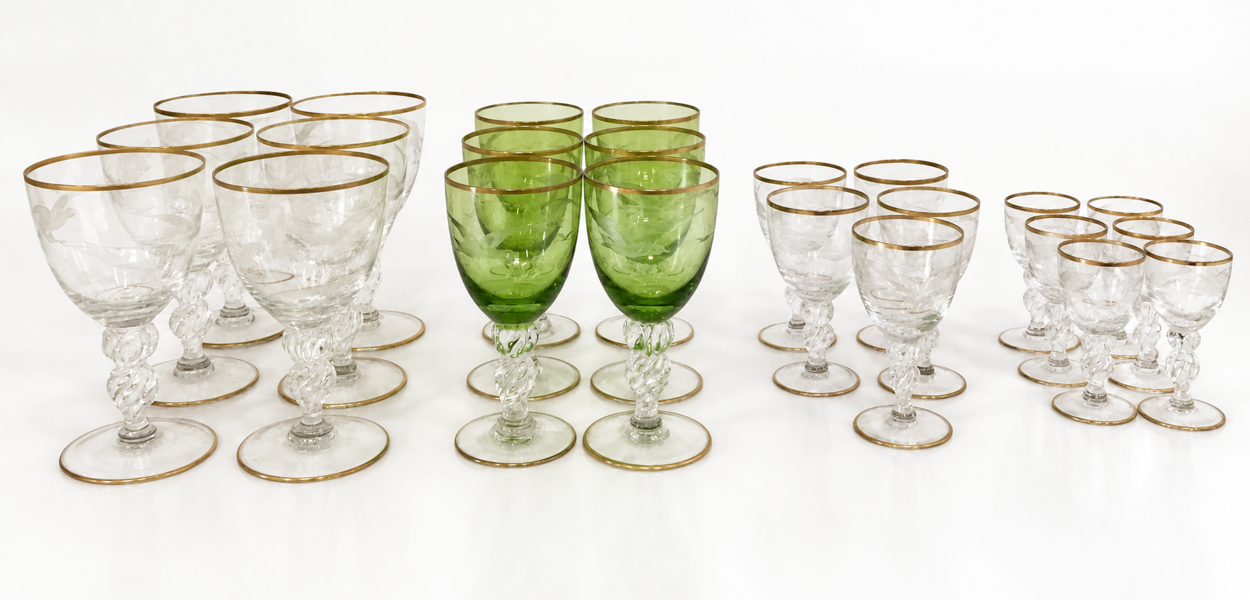 Parti Lyngby Eaton glas (23 enheder), designet og udviklet internt af Lyngby Glas’ eget designteam i 1954.