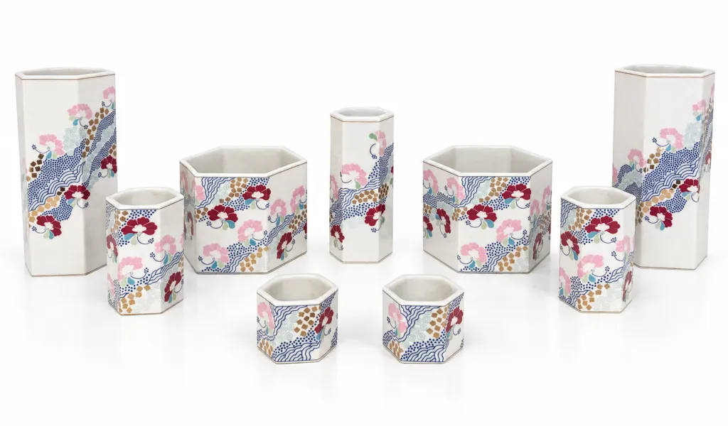 Bing & Grøndahl: 2 stk. 1827/5468 potteskjulere (10X12cm), 2 stk. 1827/5473 vase (20cm), 2 stk. 1827/5473 vase (20cm), 1827/5466 fyrfadsstage (15cm), 4 stk. 1827/5465 fyrfadsstager (2/10cm, 2/3cm)