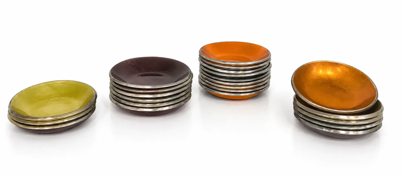 23 stk. Alugrand/Olden farverige skåle af emalje (7cm)