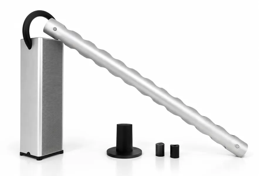 Bang & Olufsen Beosound 3 bærbar FM-radio og musikafspiller samt  Rosendahl Winetube væghængt vinreol med plads til 12 flasker.