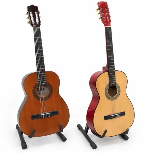Stagg C536 akustisk guitar samt en klassisk akustisk guitar